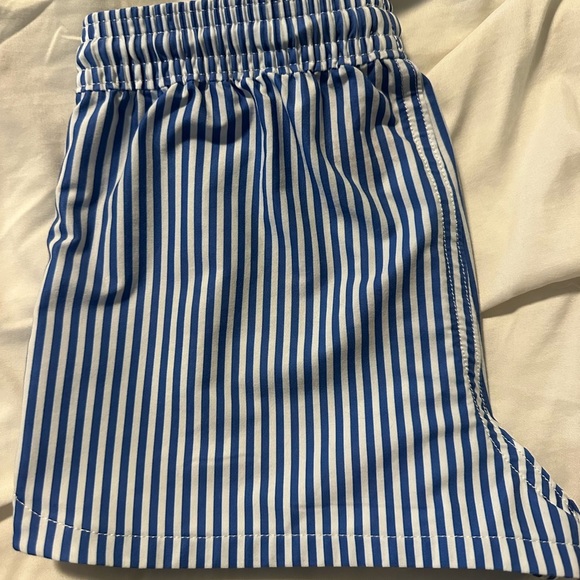 Vineyard Vines Performance Blue And White Stripe Shorts Girls XS - Picture 5 of 6